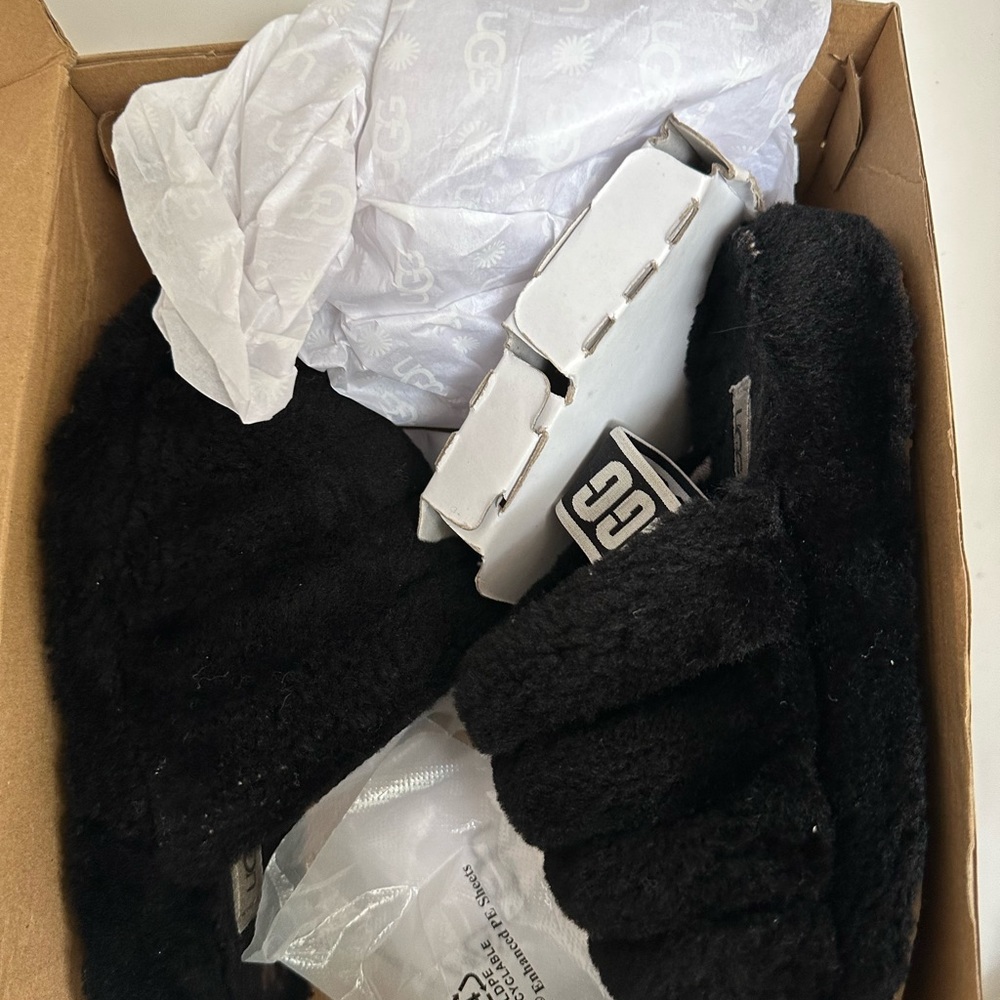 Ugg slippers size 6 women’s